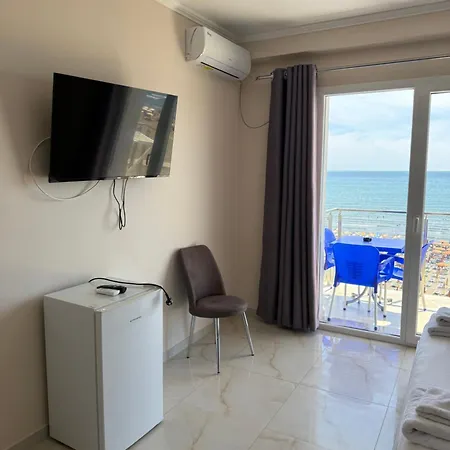 Fredi Hotel *